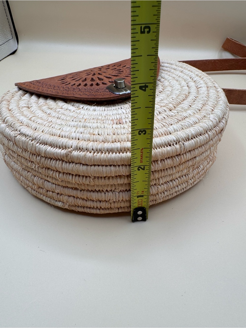 Source Unknown Beige Woven Round Crossbody with Brown Leather Flap - Picture 11 of 14